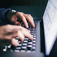 Votre guide sur les 5 types de cybercriminalité et les pratiques de sécurité à adopter sur Internet
